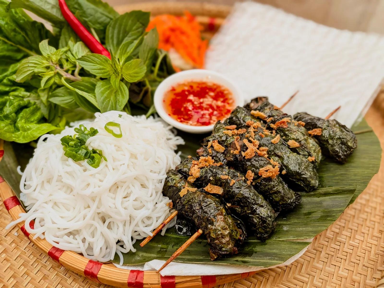 Bò lá lốt — beef in betel leaves